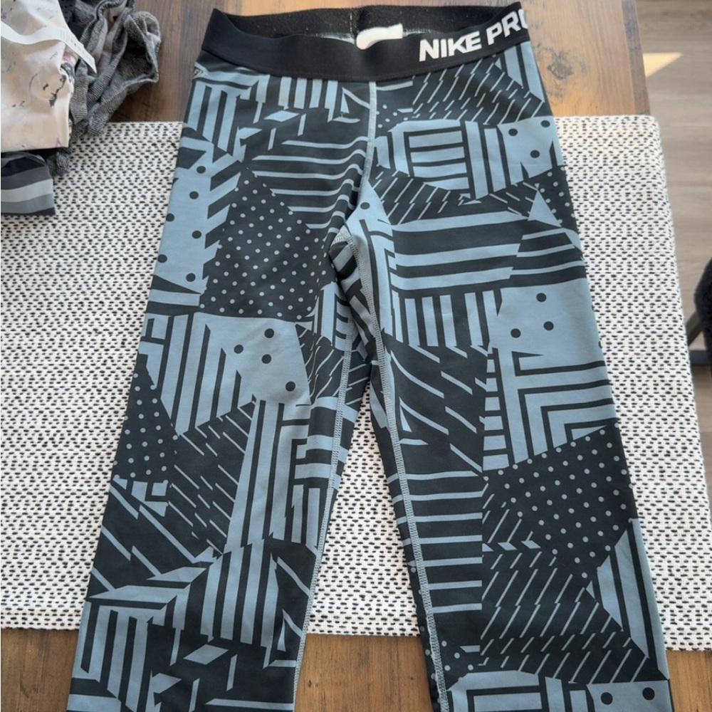 Nike Black and Gray Geometric Leggings